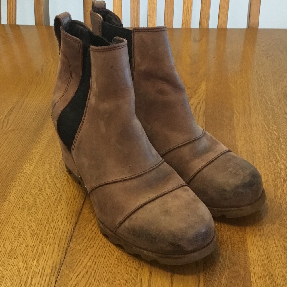 Woman’s Sorel brown bootie. Size 9. Leather. Gently worn! So cute!